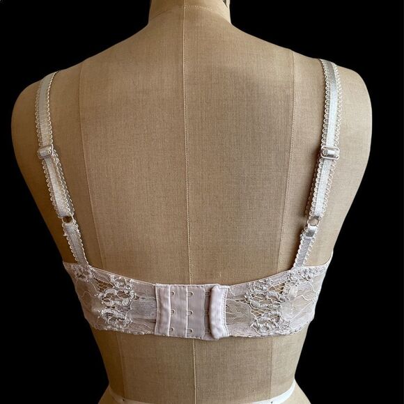 Wacoal Underwired Bra 85340 - Picture 3 of 5